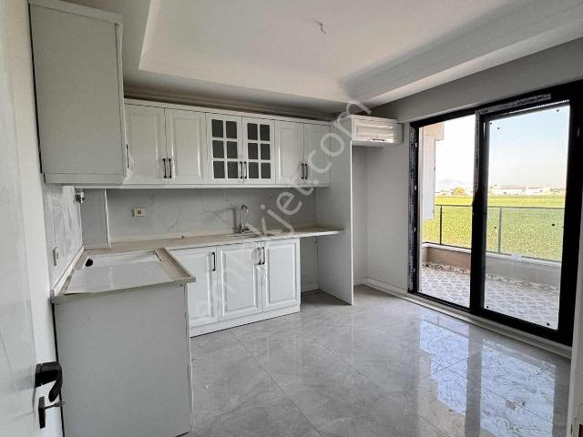 Hürriyet Mahallesi Cadde Üzeri Kiralık 2+1 95 M2 Arakat Daire