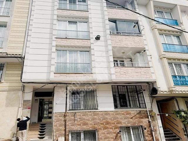 Hürriyet Mahallesi Aile Binasında 2+1 Balkonlu Kiralık Daire