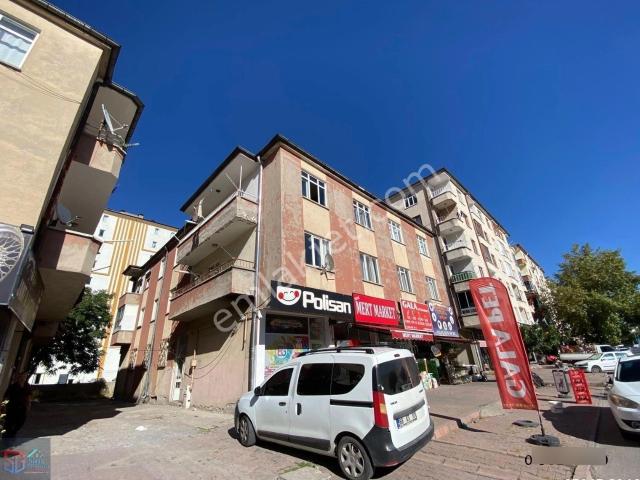 Hürriyet Mahallesi Fırat Caddesinde Satılık Daire