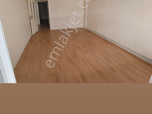 Hurriyet Mahallesinde İci Temiz Kiralık Daire