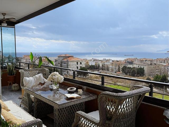 Hürriyetin En İyi Sitesinden Deniz Manzaralı 3+1 Satılık Daire