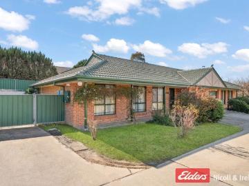 HURRY. HUGE IMMACULATE UNIT!