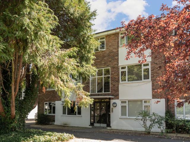 Hursley Court, Lovelace Gardens, Surbiton, Surrey KT6, 3 bed flat to rent, £2,500 pcm | PrimeLocation
