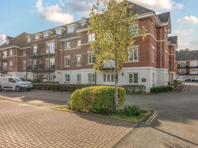 Hursley Road, Chandler's Ford SO53, 2 bed flat to rent, £1,300 pcm | PrimeLocation