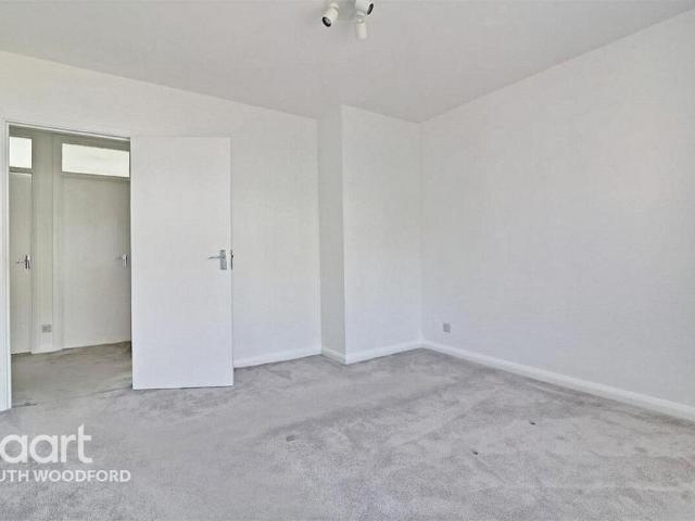 Hurst Court, Woodford Green 2 bed flat to rent £2,000 pcm £462 pw