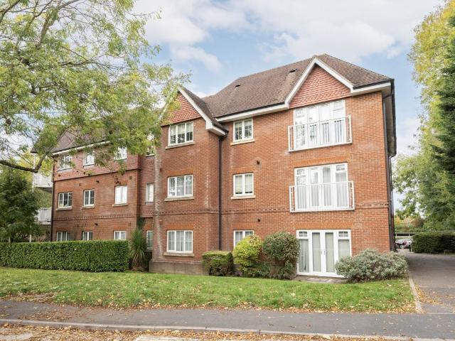 Hurst Court, Horsham RH12, 2 bed flat to rent, £1,550 pcm | PrimeLocation
