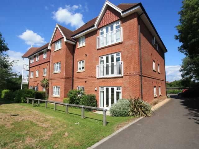 Hurst Court, Horsham, West Sussex RH12, 2 bed flat to rent, £1,600 pcm | PrimeLocation