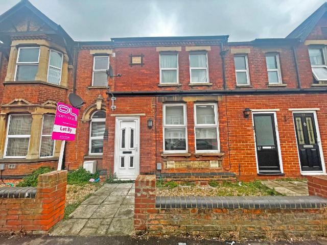 Hurst Grove, Bedford MK40, Studio to rent, £750 pcm | PrimeLocation