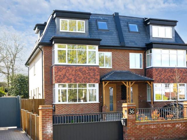 Hurst Road, East Molesey, Surrey, KT8 4 bed semi detached house to rent £5,500 pcm £1,269 pw