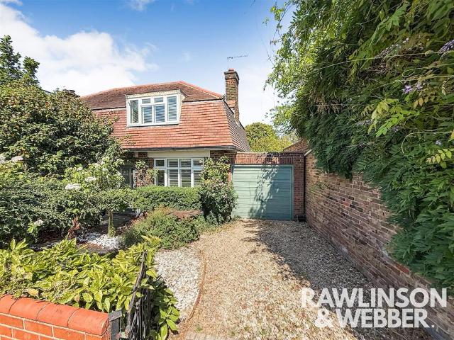 Hurst Road, West Molesey KT8 2 bed semi detached house to rent £2,150 pcm £496 pw