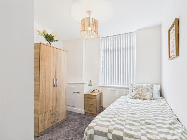 Hurst Street, Widnes, WA8 0EF 1 bed terraced house to rent £550 pcm £127 pw