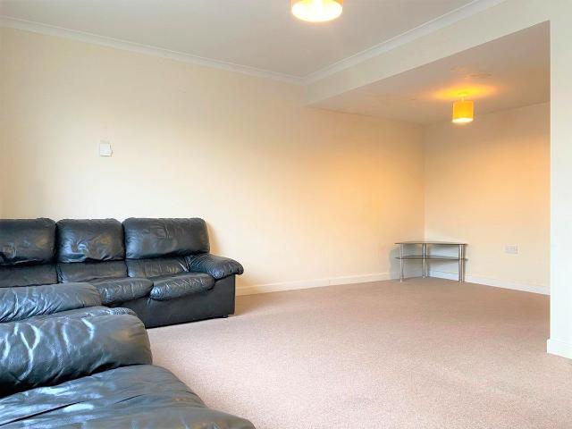 Hurstwood Court, Woodhouse Road N12, 3 bed flat to rent, £1,850 pcm | PrimeLocation