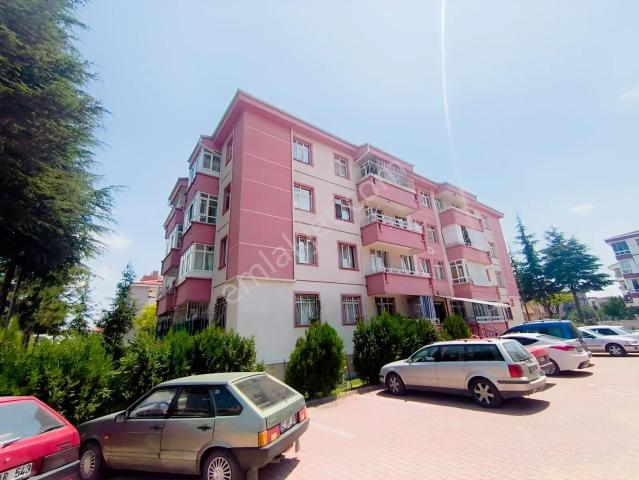 Hüsamettin Çelebi Mah. Site İçi Satılık Geniş 3+1 Ara Kat Daire