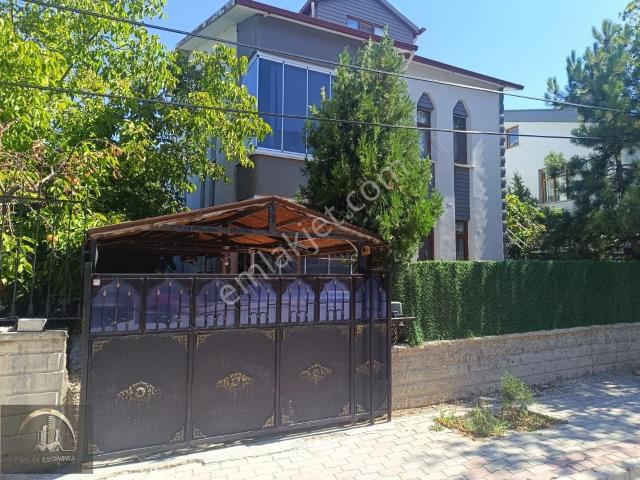 Hüsamettin Çelebide Tripleks Müstakil Ev