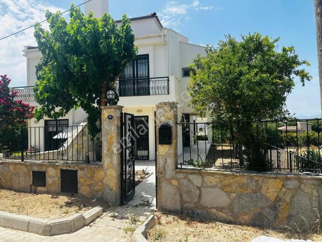 Hüseyin Öziç'den Çiftlikköy Sepetçikte Kiralık 3+1 Villa