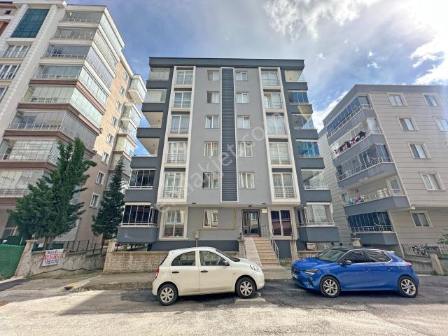 Hüseyin Boylu'dan Tramvay Durağına Yakın Kiralık 3+1 Daire