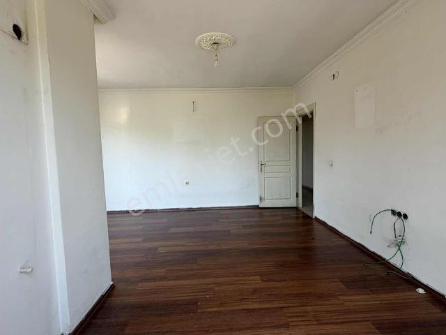 Hüsnü Karakaş Mahallesi Havuzlu Site İçerinde Kiralık Daire