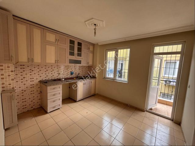 Hüsnü Karakaş Mahallesinde Kiralık 3+1 Daire Net120m2