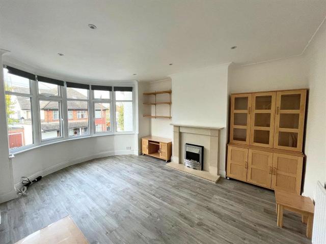Hutton Grove, London N12, 3 bed flat to rent, £2,800 pcm | PrimeLocation