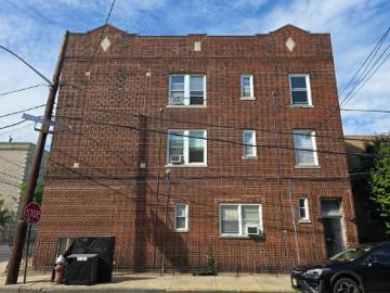 Hutton St Apt 4