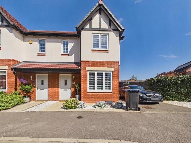 Hutton Road, Kineton 3 bed semi detached house to rent £1,600 pcm £369 pw