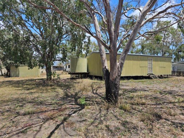 HUT & LOADS OF LAND.