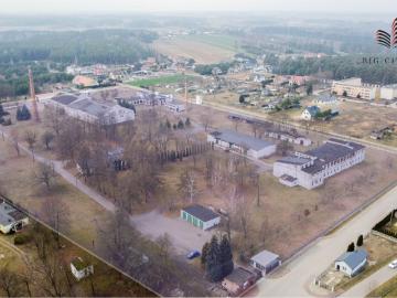 Teren inwestycyjny 68 200 m² z halami i magazynami