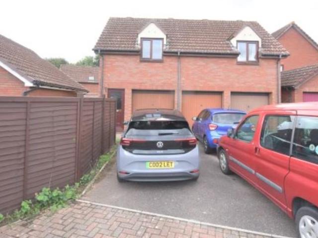Hutchings Mead 2 bed flat to rent £1,000 pcm £231 pw