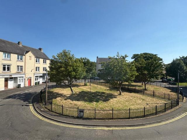 Hutchison Place, Edinburgh, EH14 2 bed ground floor flat to rent £1,180 pcm £272 pw