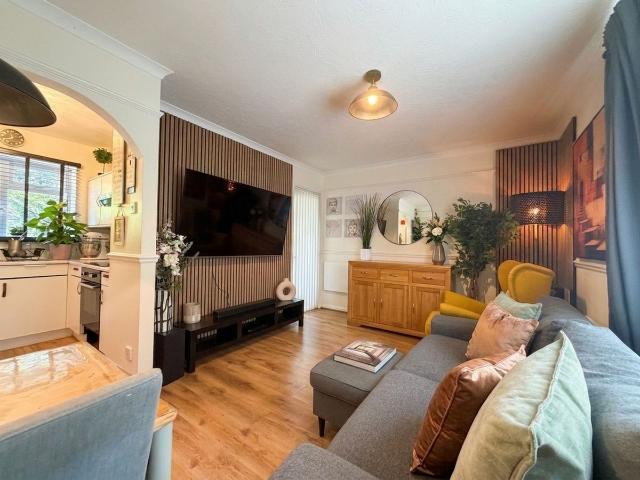 Huxley Close, Uxbridge UB8, 1 bed flat to rent, £1,450 pcm | PrimeLocation