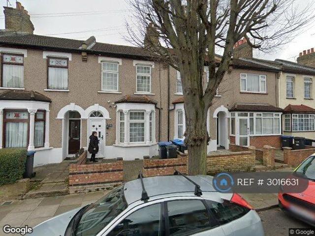 Huxley Roaf, London, N18 Studio to rent £1,300 pcm £300 pw