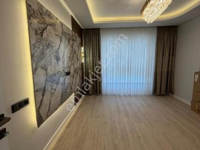 Huzur Emlak'dan Ultra Lüx Site İçi Ara Kat 3+1 Satılık Daire