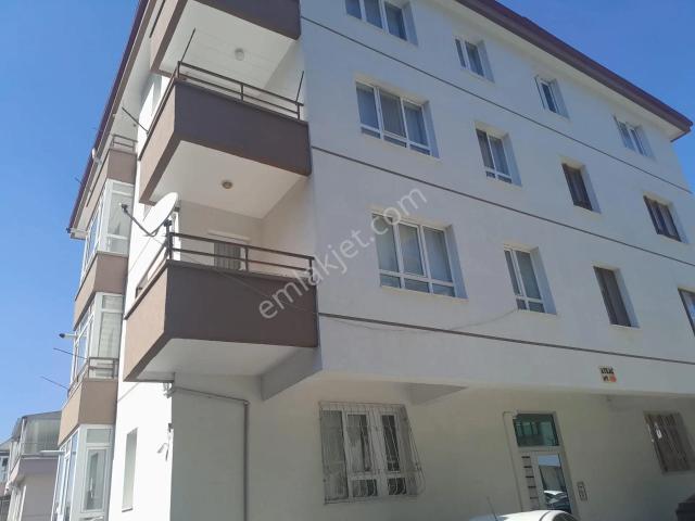 Huzur Mahallesinde Mobilyalı, 3+1, 1. Katta, Kombili,manzaralı.