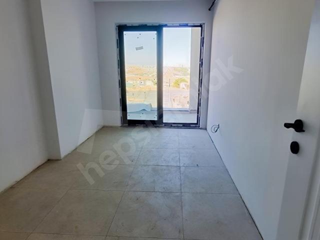 HUZUR'DAN HÜRRİYET MAH.DE CADDE ÜZERİNDE SATILIK SIFIR 1+1DAİRE