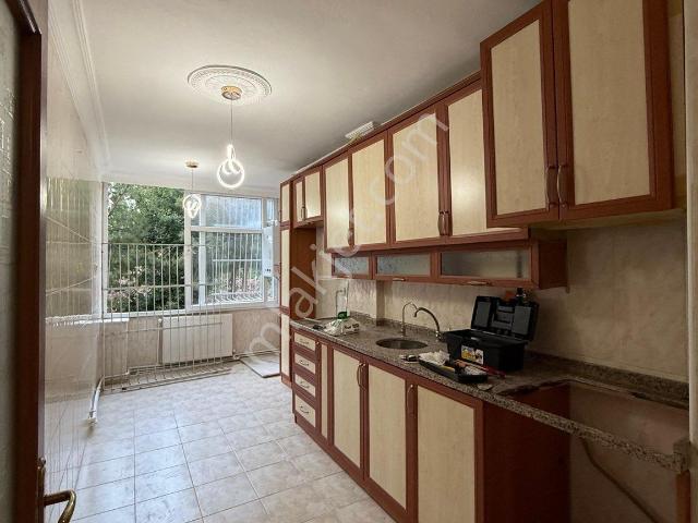 Huzurevleri Mahallesinde Geniş 3+1 Kapalı Mutfak Doğalgazlı Kiralık Kaçmaz Uygun Fiyat!