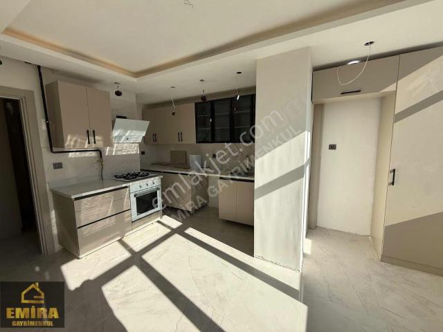 Huzurevleri Semt Pazarı Civ. 3+1 K.m Full+full Az Katlı Satılık