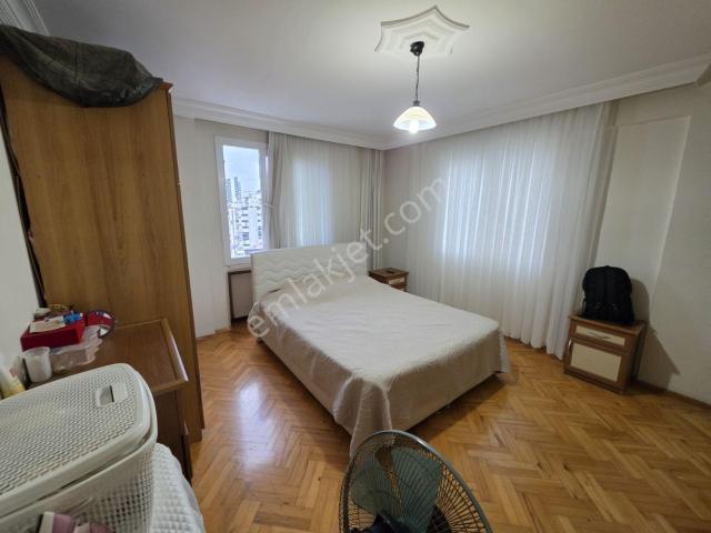 Huzurevlerinde Merkezi Konmda Satılık D.gazlı 3+1 K.mutfak Daire