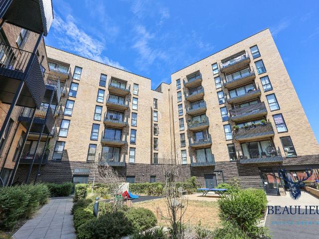 Hyneholt House, Manford Way, Chigwell, 4 IG7, 1 bed flat to rent, £1,700 pcm | PrimeLocation