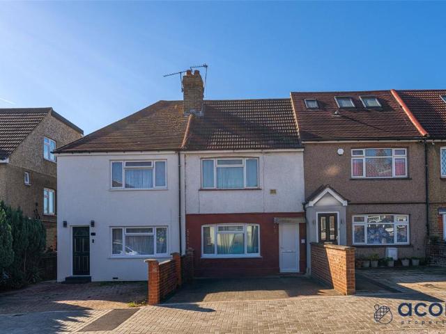 Hyde Crescent, London NW9 2 bed terraced house to rent £1,850 pcm £427 pw