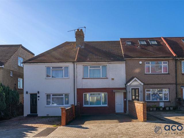 Hyde Crescent, London NW9, 2 bed terraced house to rent, £1,850 pcm | PrimeLocation