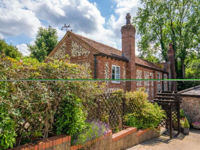 Hyde Lane Little Kingshill HP16 3 bed detached house to rent £3,250 pcm £750 pw