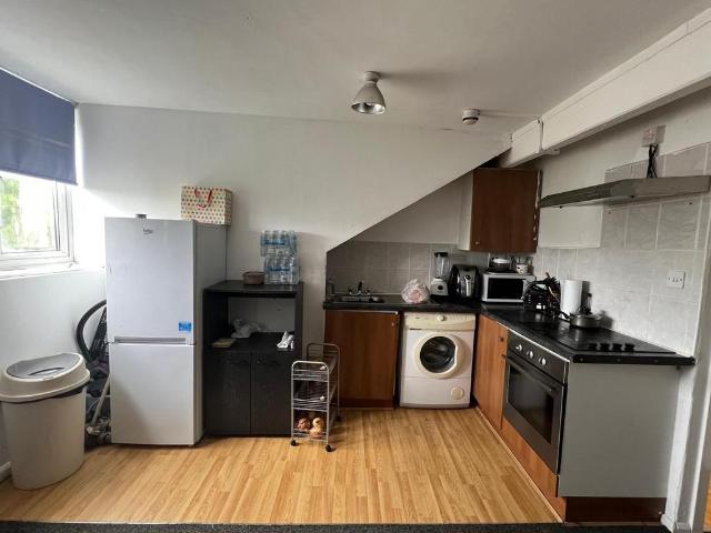 Hyde Park, Leeds LS6 1 bed flat to rent £650 pcm £150 pw