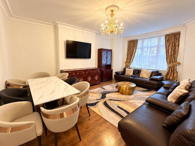 Hyde Park Mansions, Cabbell Street. 4 bed flat to rent £6,500 pcm £1,500 pw