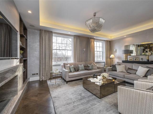 Hyde Park Square, London, W2 3 bed flat to rent £15,000 pcm £3,462 pw