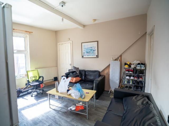 Hyde Park Road, Hyde Park, Leeds LS6, 3 bed flat to rent, £1,198 pcm | PrimeLocation