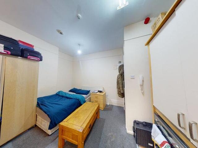 Hyde Park Road, Leeds LS6 1 bed flat to rent £700 pcm £162 pw
