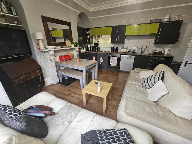 Hyde Park Terrace, Leeds 6 bed house to rent £3,120 pcm £720 pw