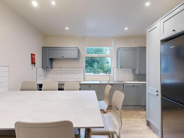 Hyde Park Terrace, Leeds LS6 8 bed house to rent £5,859 pcm £1,352 pw