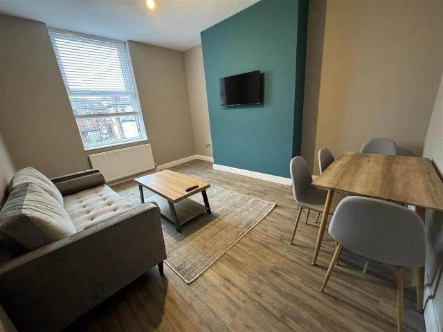 Hyde Park Villas, Hyde Park, Leeds. 2 bed property to rent £1,210 pcm £279 pw