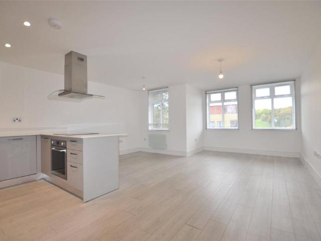 Hyde Road, South Croydon CR2 1 bed apartment to rent £1,525 pcm £352 pw